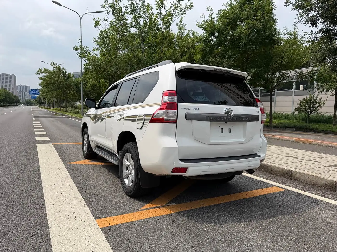 Toyota Prado 2014 — Photo 9/13