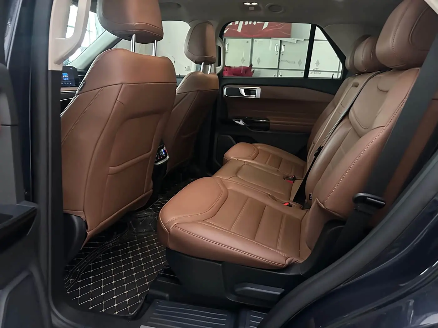 Ford Explorer 2023 — Фото 13/20