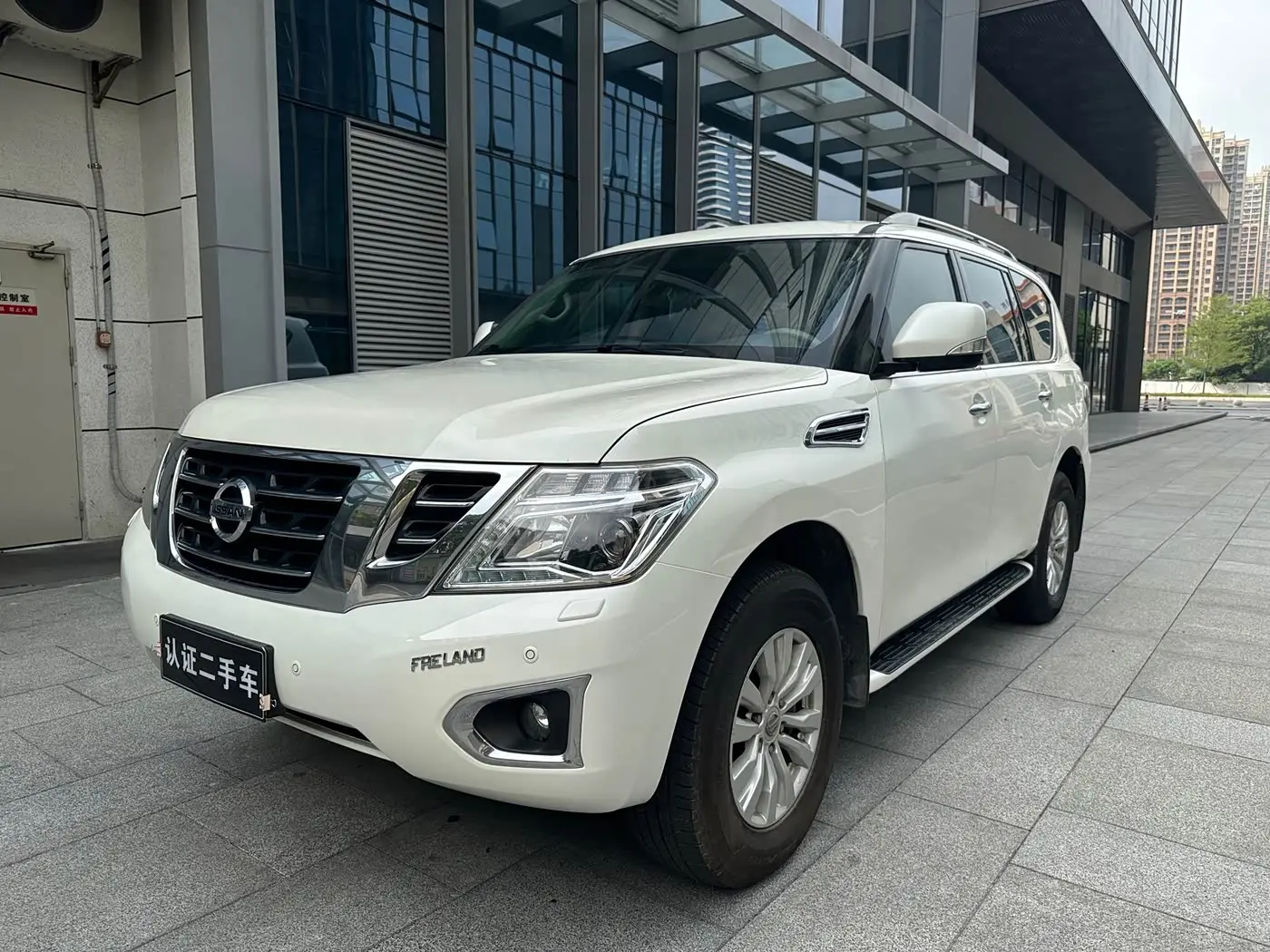 Nissan Patrol 2018 — Фото 1/20