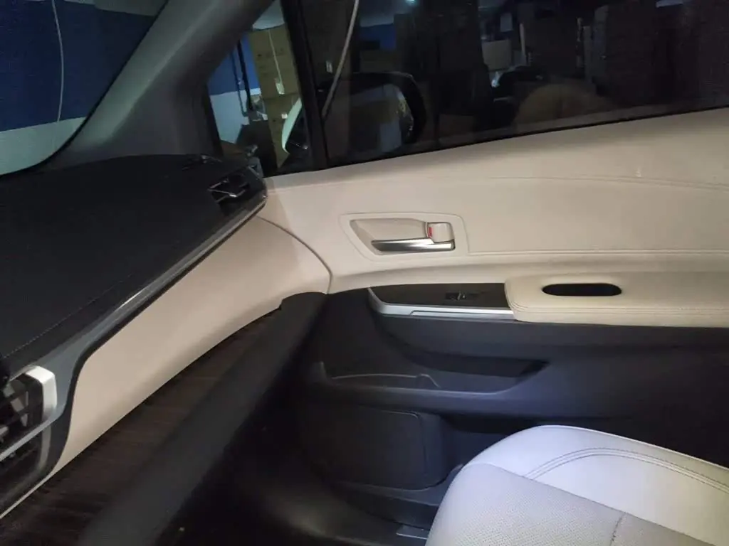 Toyota Granvia 2024 — Photo 18/20