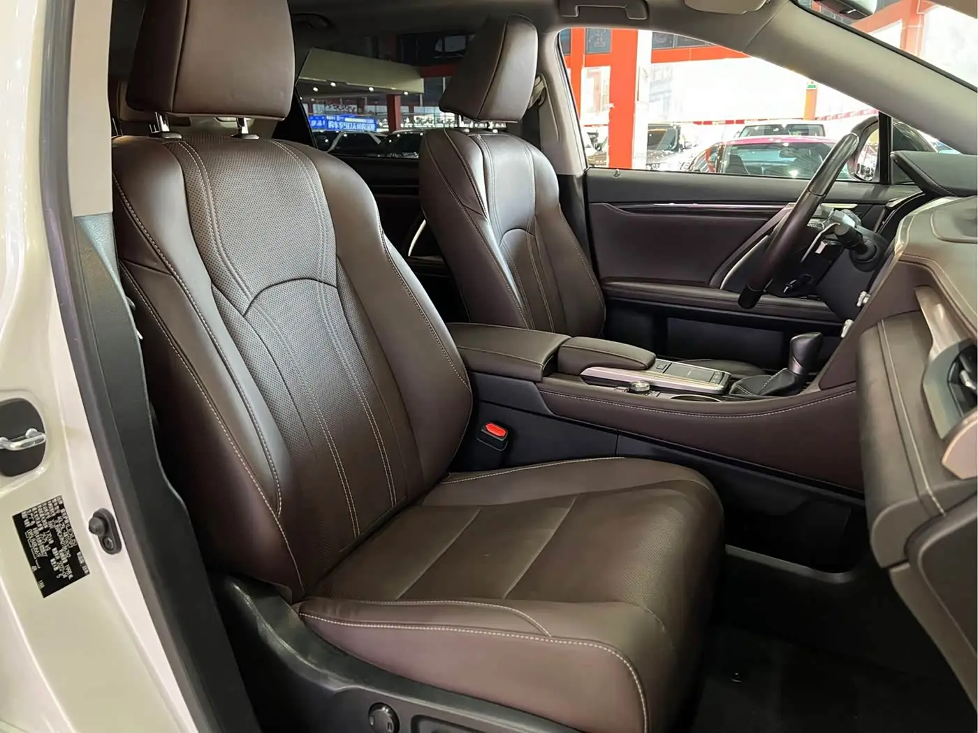 Lexus RX 2022 — Photo 9/17