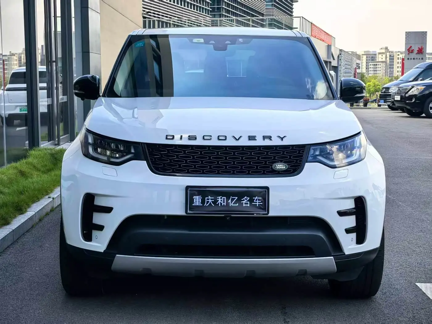 Land Rover Discovery 2019 — Фото 2/17