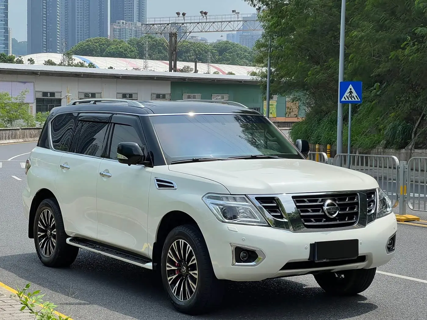 Nissan Patrol 2017 — Фото 3/18