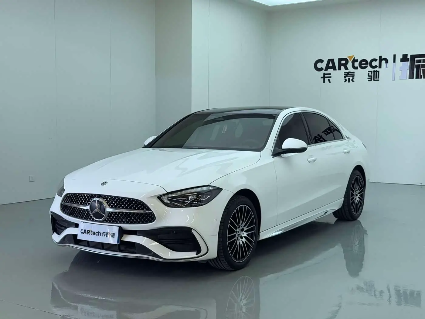 Mercedes-Benz C-Class 2024 — Photo 1/14