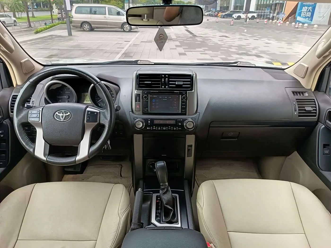 Toyota Prado 2010 — Photo 7/17