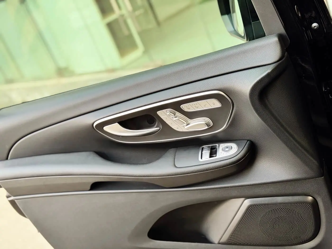 Mercedes-Benz V-Class 2020 — Фото 15/18
