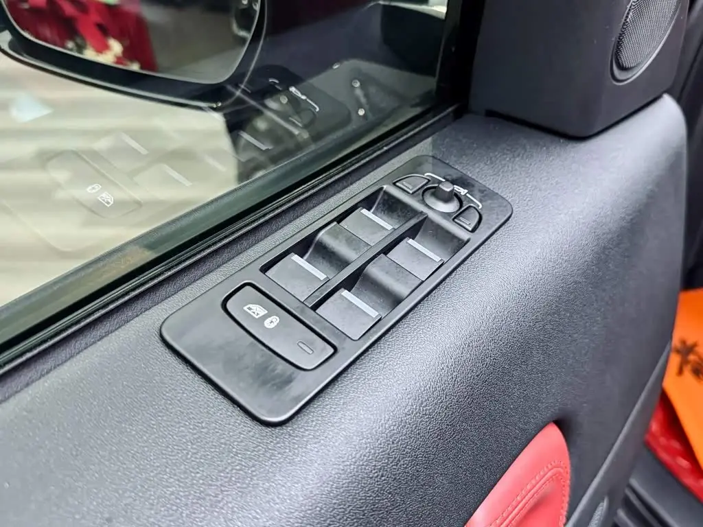 Land Rover Discovery Sport 2021 — Фото 10/20