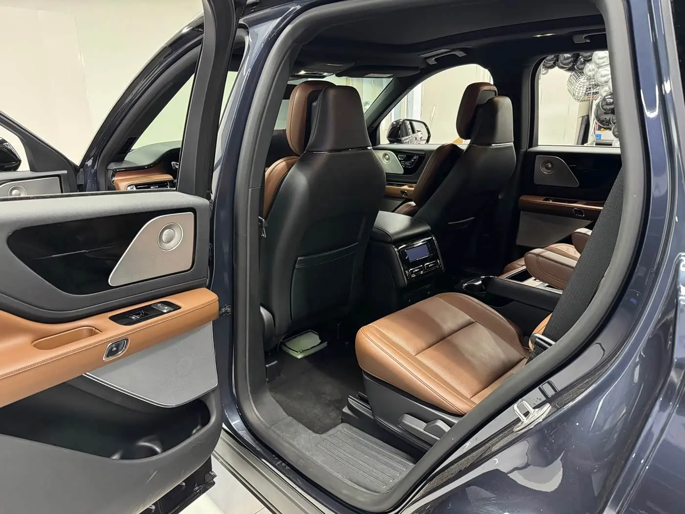 Lincoln Aviator 2021 — ფოტო 10/18