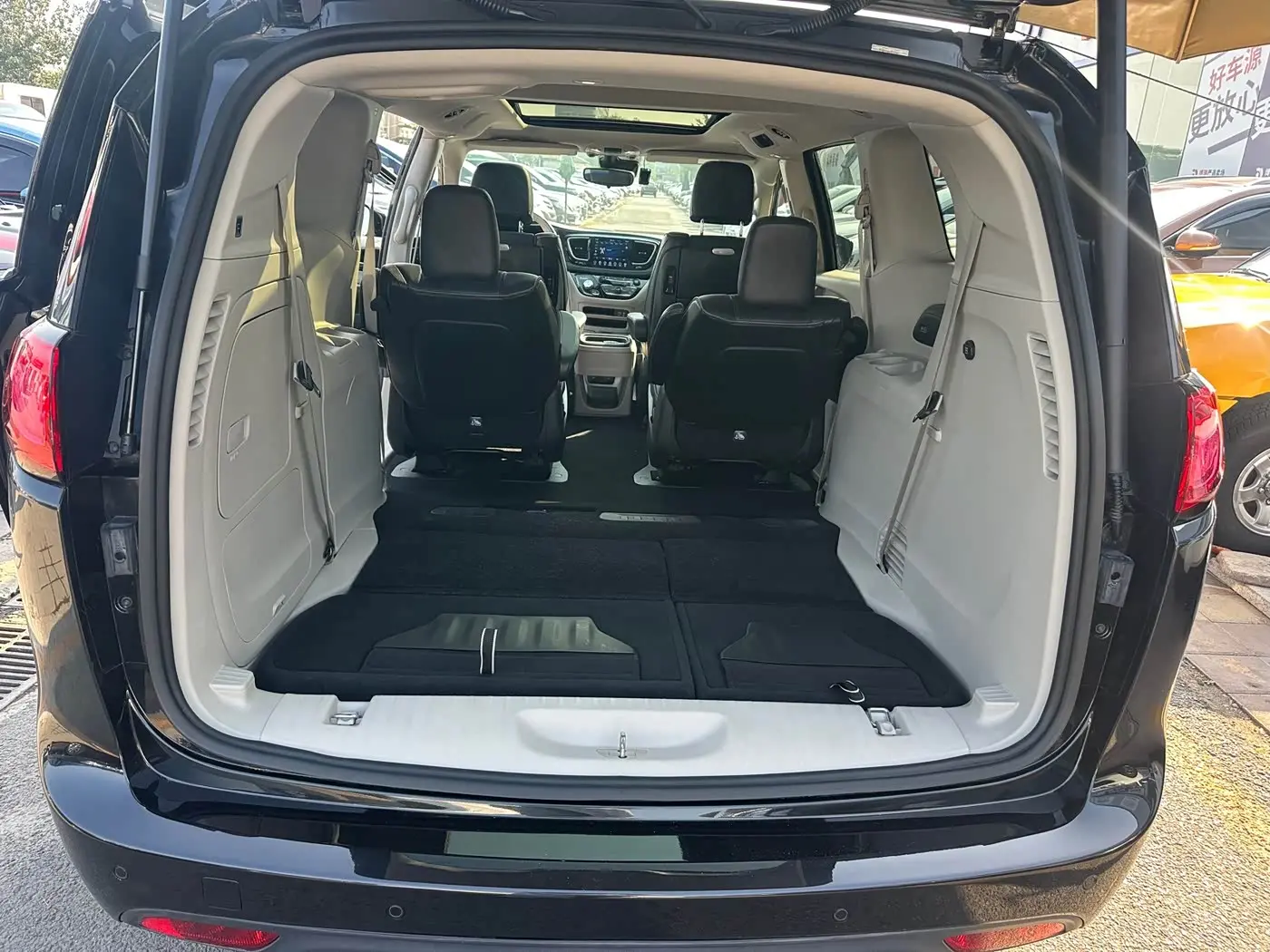 Chrysler Grand Caravan PHEV 2020 — Photo 16/20
