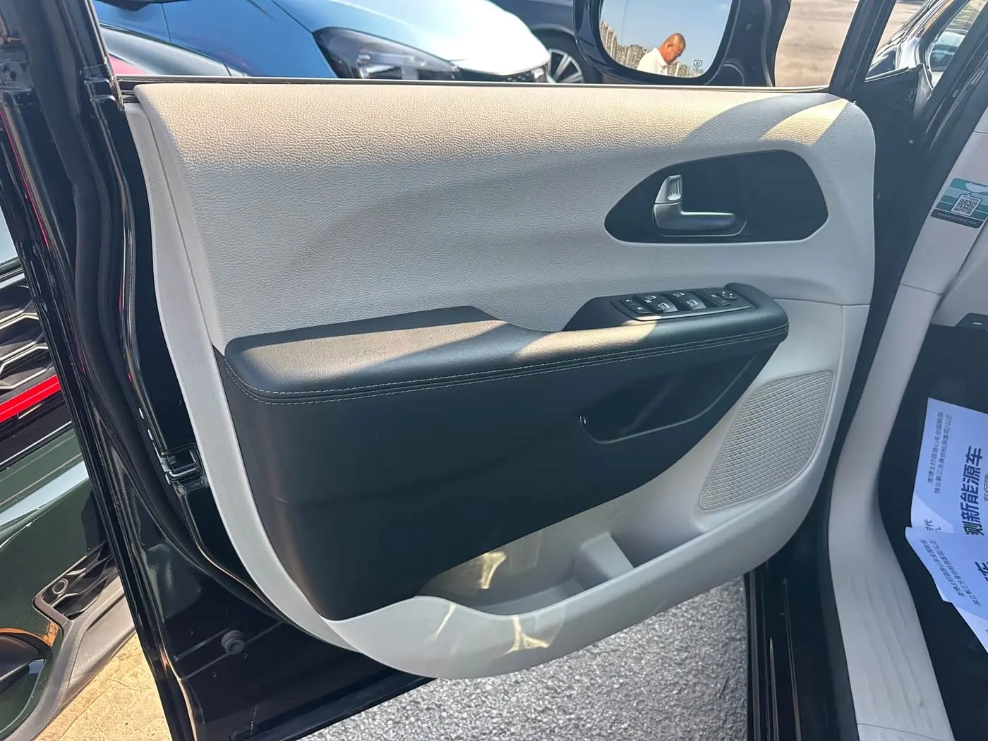 Chrysler Grand Caravan PHEV 2020 — Photo 5/20