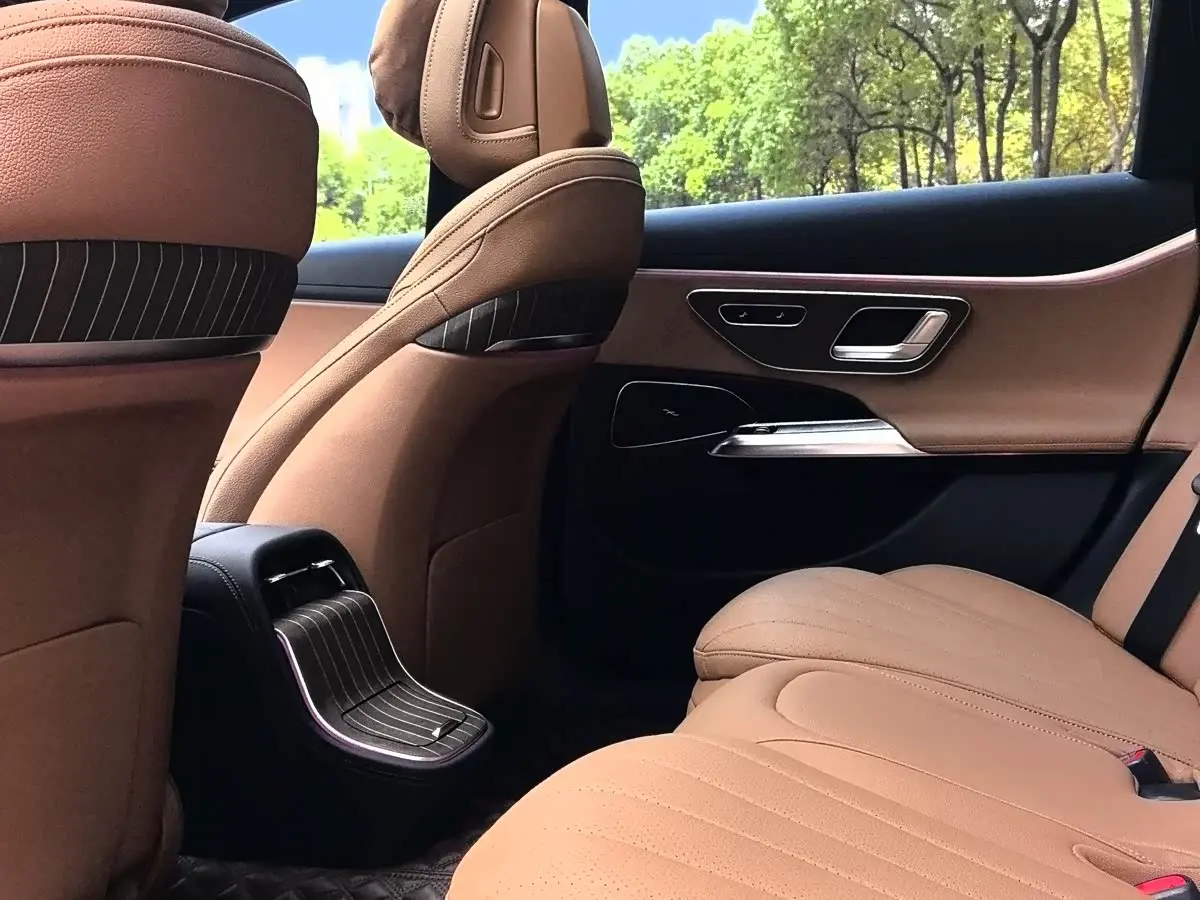 Mercedes-Benz E-Class 2024 — Фото 15/18