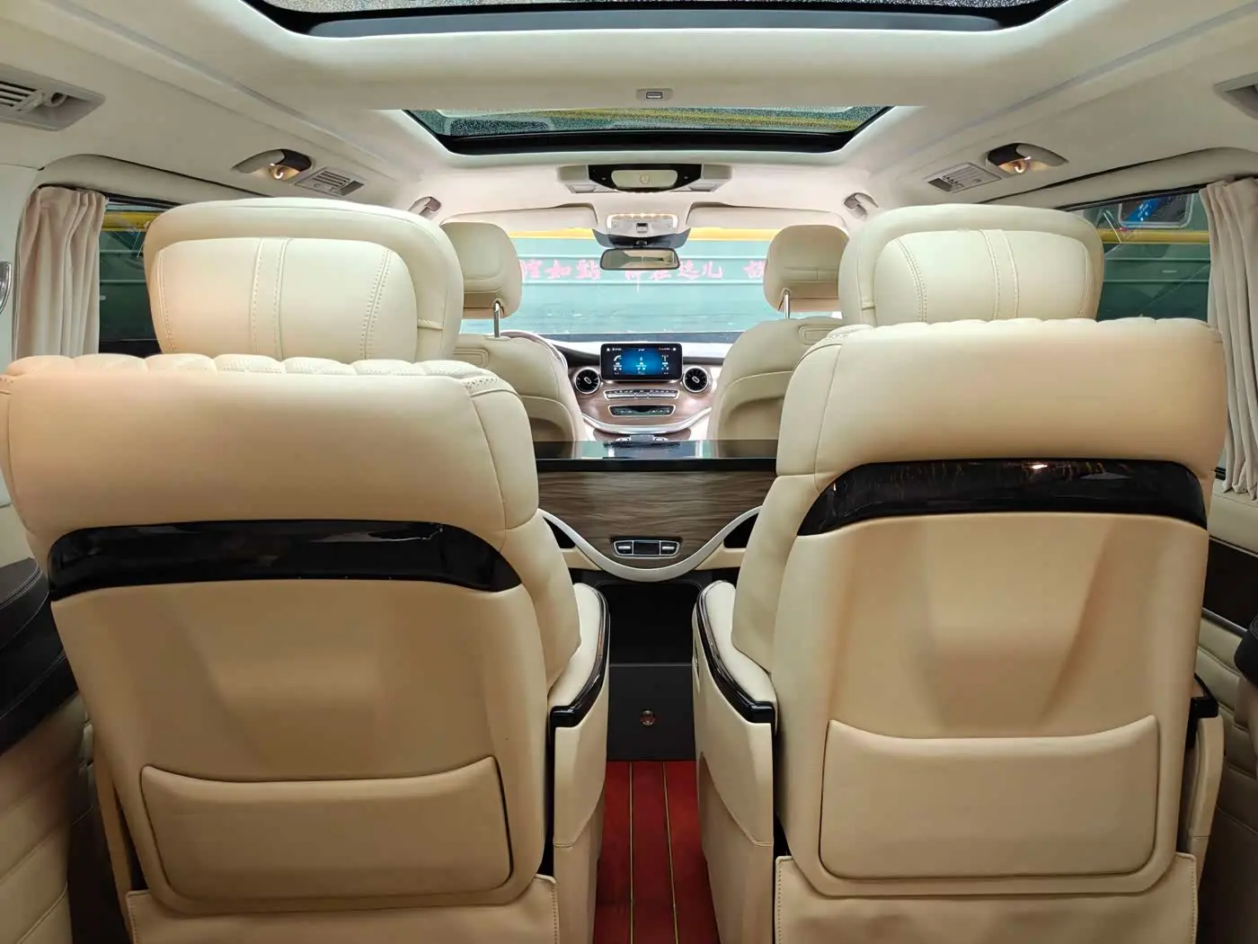 Mercedes-Benz V-Class 2020 — Photo 11/15