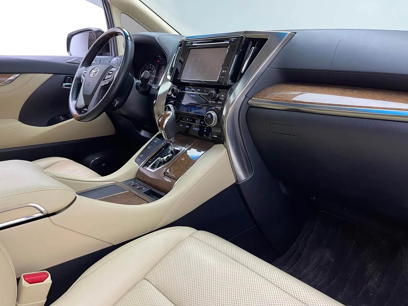 Toyota Alphard 2017 — Photo 6/11