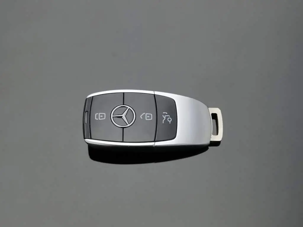 Mercedes-Benz E-Class 2018 — Photo 19/20