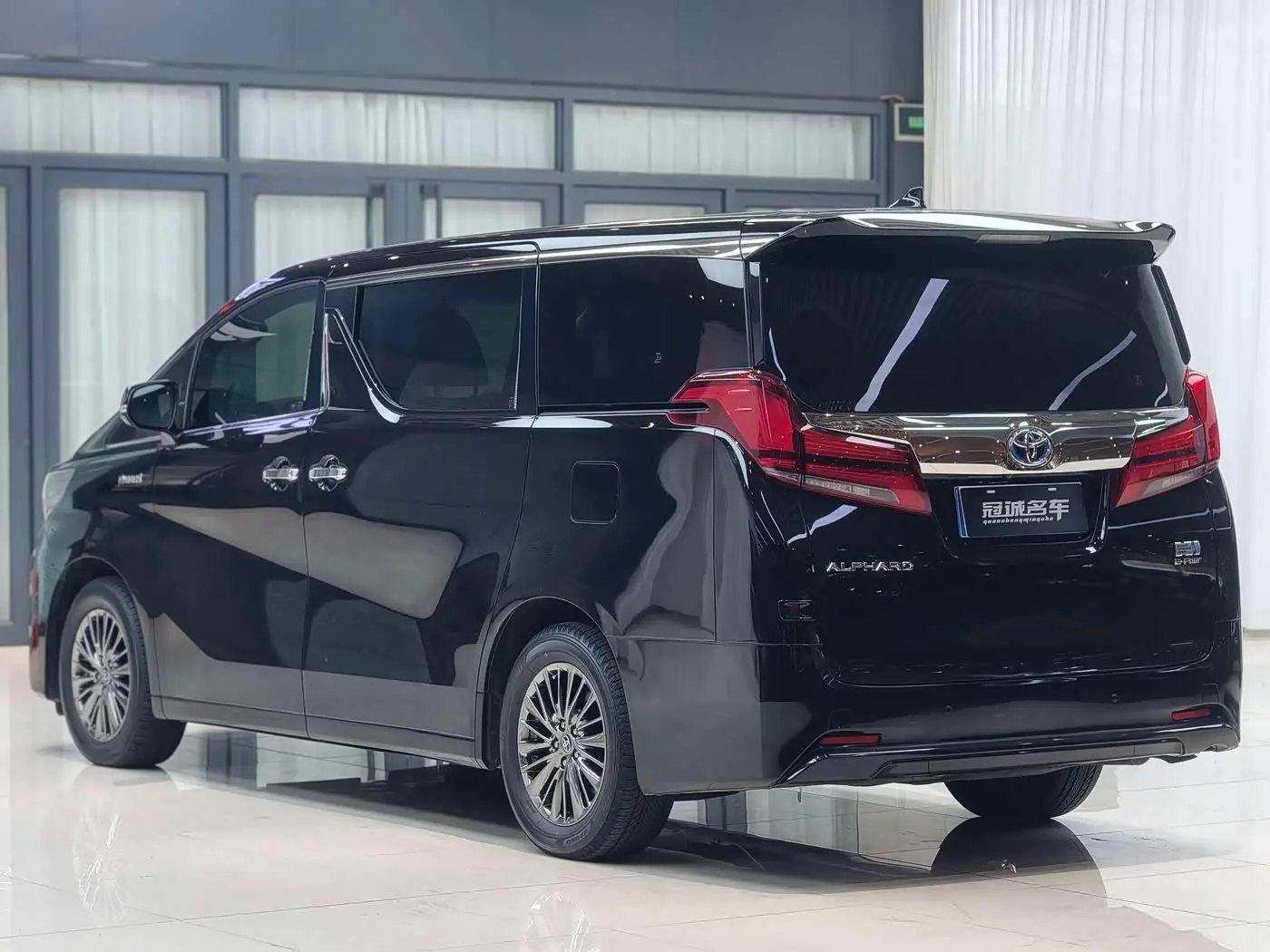 Toyota Alphard 2020 — Photo 12/12