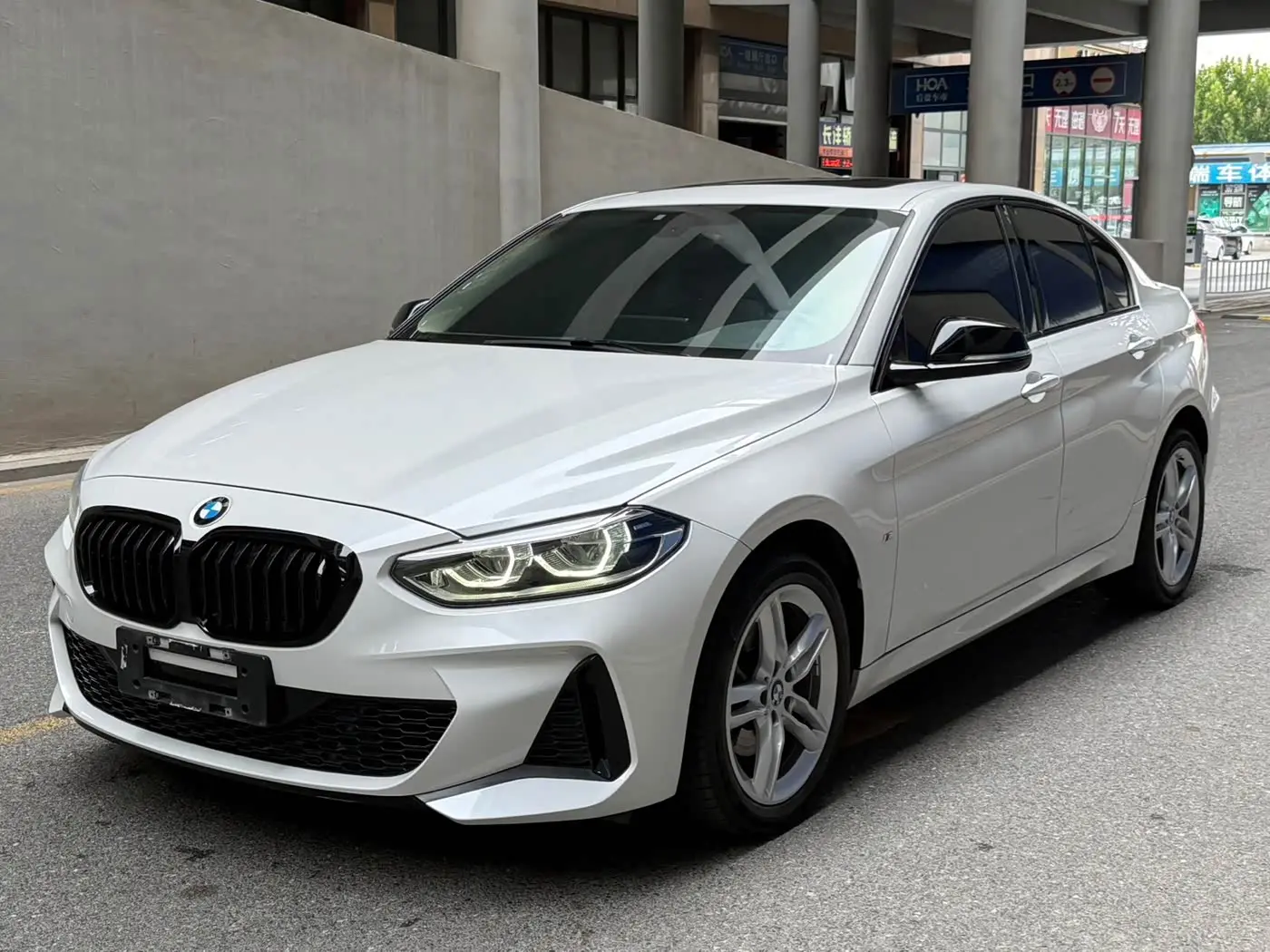 BMW 1 Series 2023 — Photo 1/20