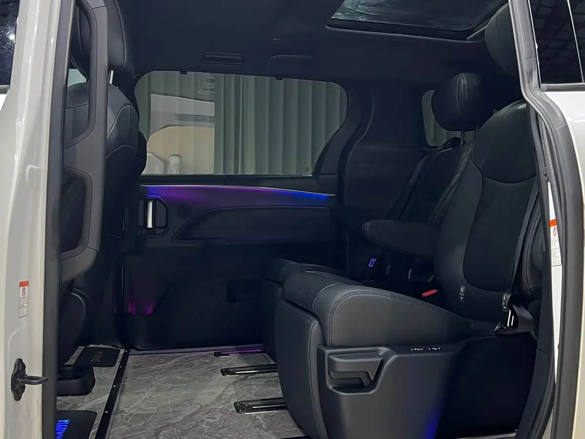 Toyota Granvia 2023 — Photo 11/20