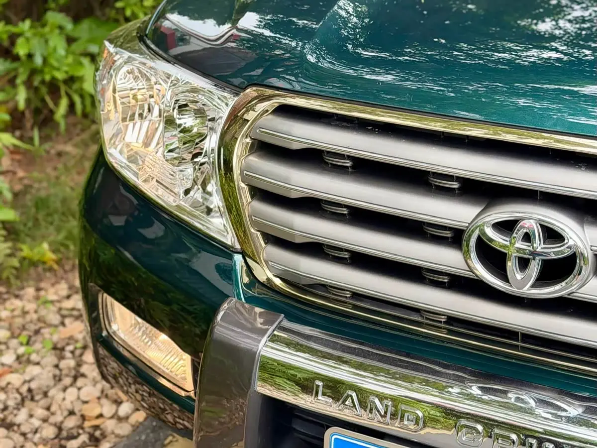 Toyota Land Cruiser 2010 — Şəkil 6/20