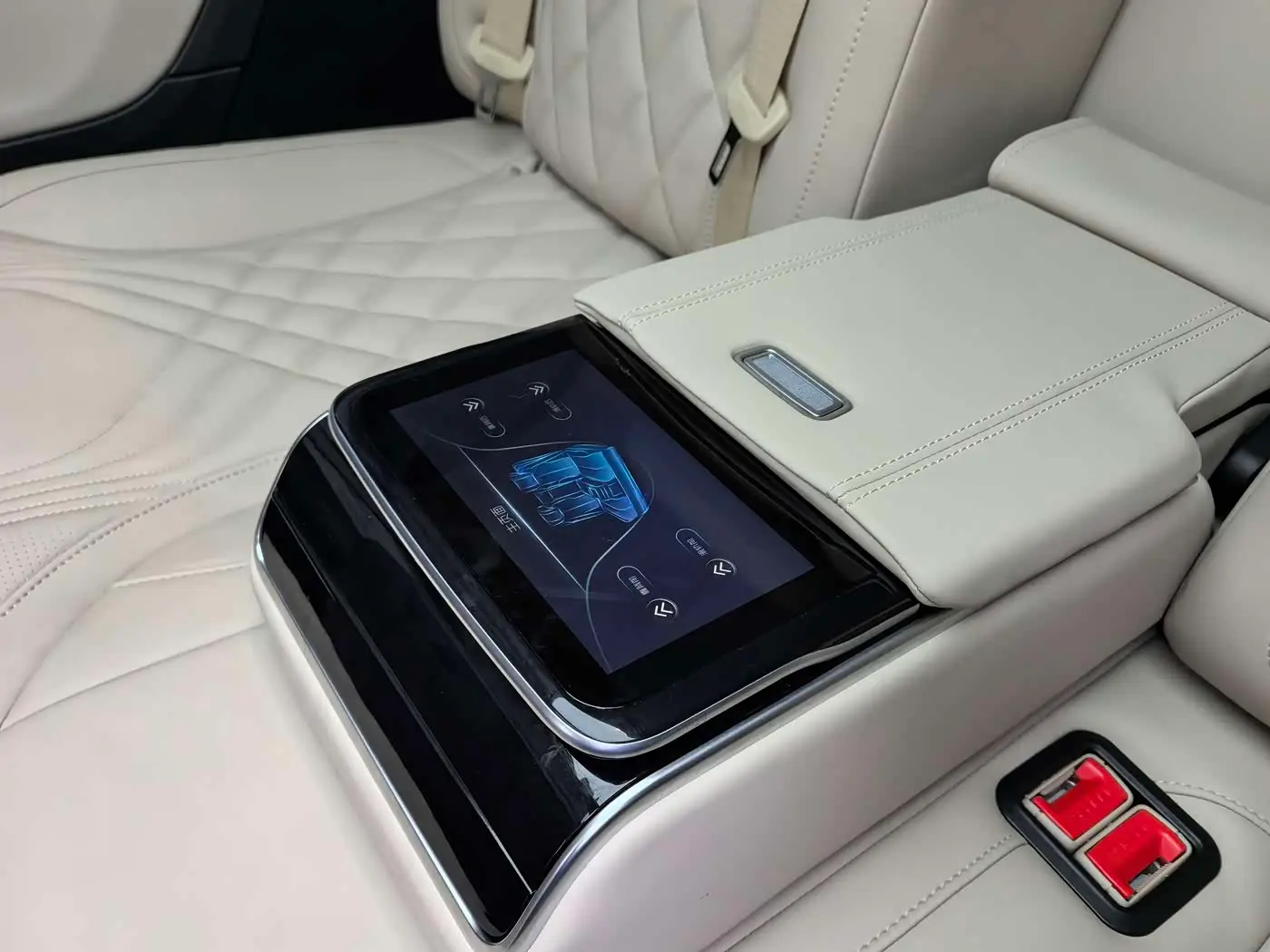 Mercedes-Benz V-Class 2023 — Photo 18/20