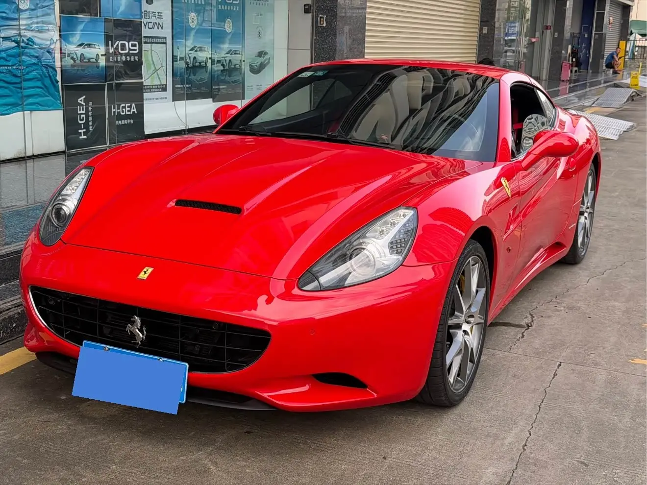 Ferrari California T 2011 — Şəkil 1/4