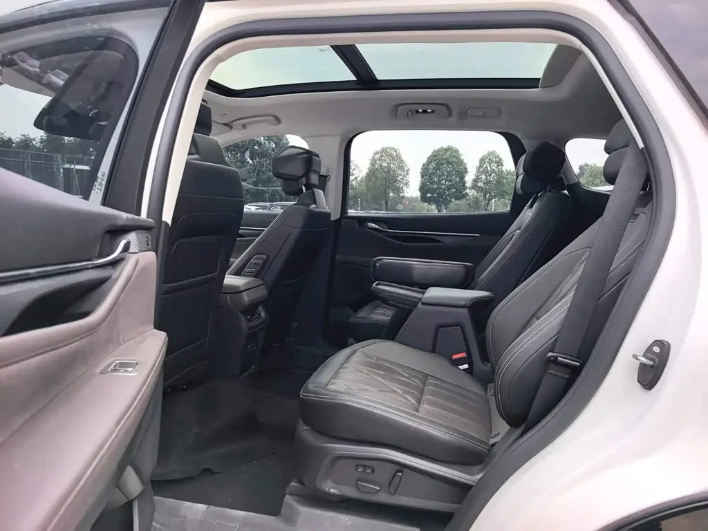 Ford Edge 2025 — Photo 12/17