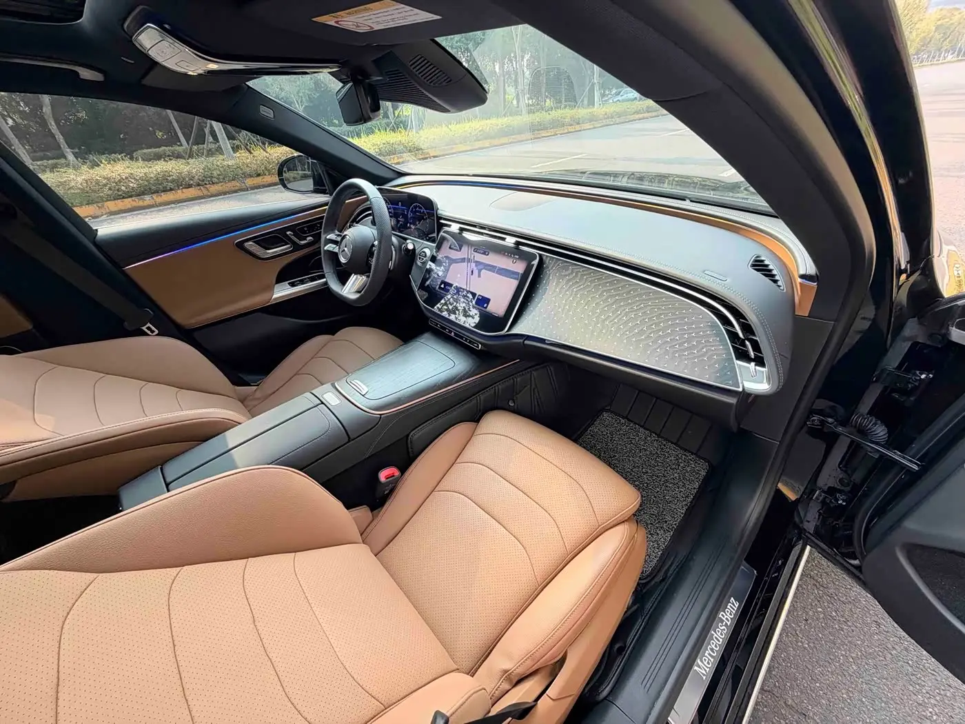 Mercedes-Benz E-Class 2024 — Photo 10/10