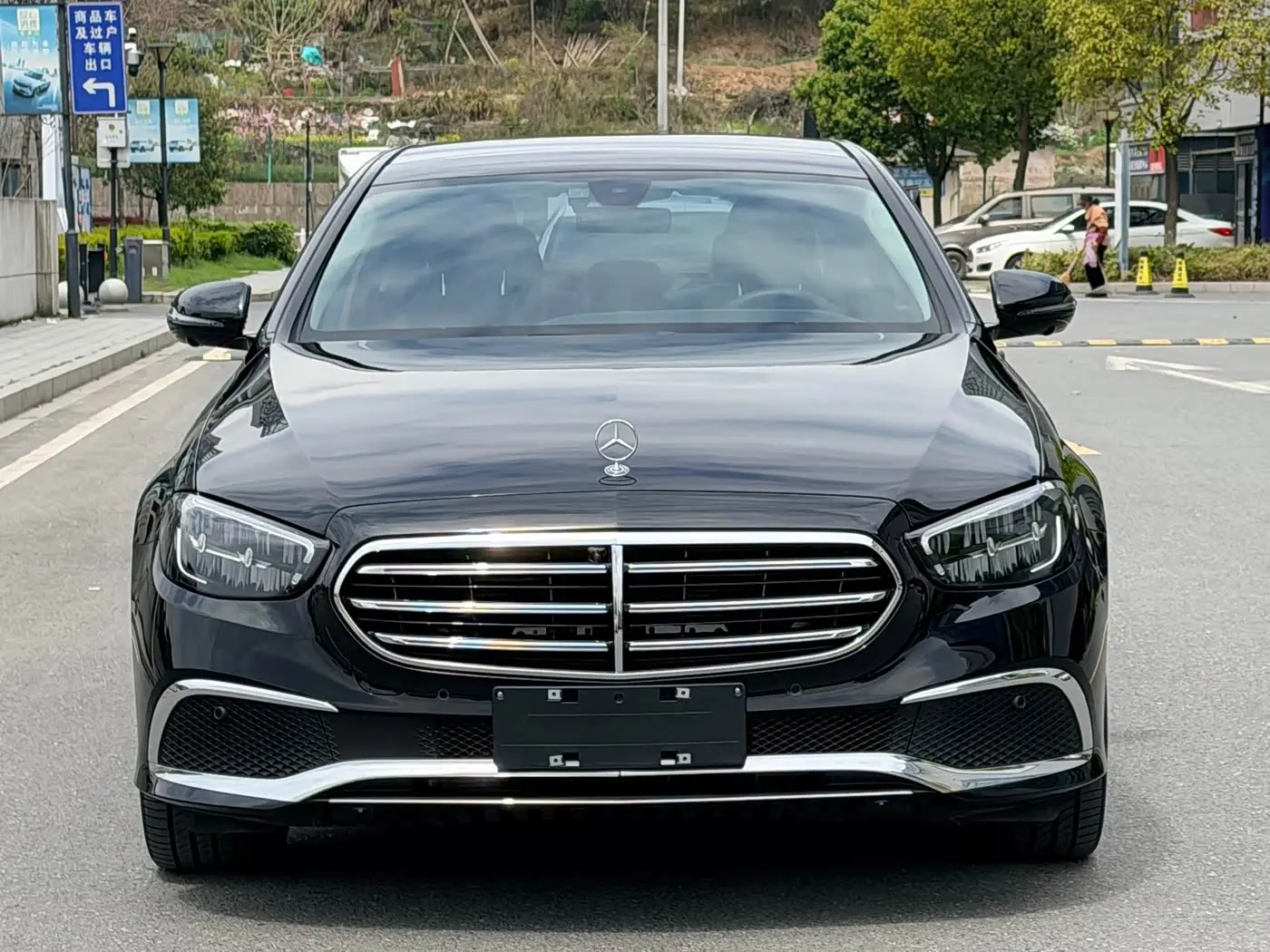 Mercedes-Benz E-Class 2023 — Photo 5/15