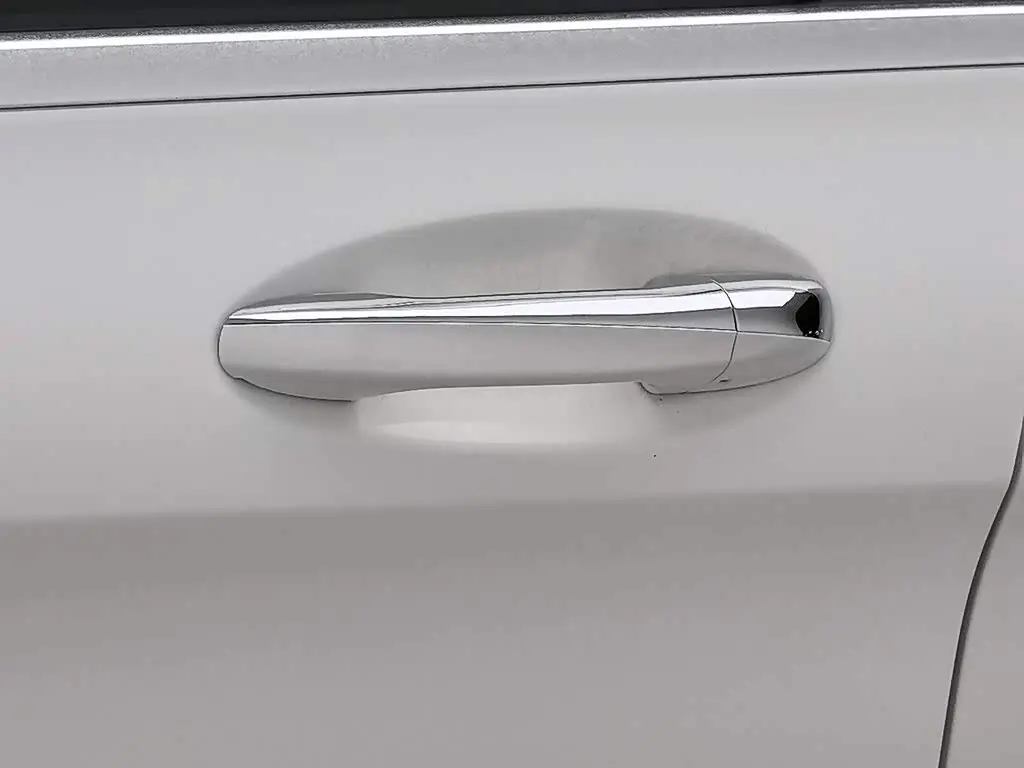 Mercedes-Benz C-Class 2019 — Photo 18/20