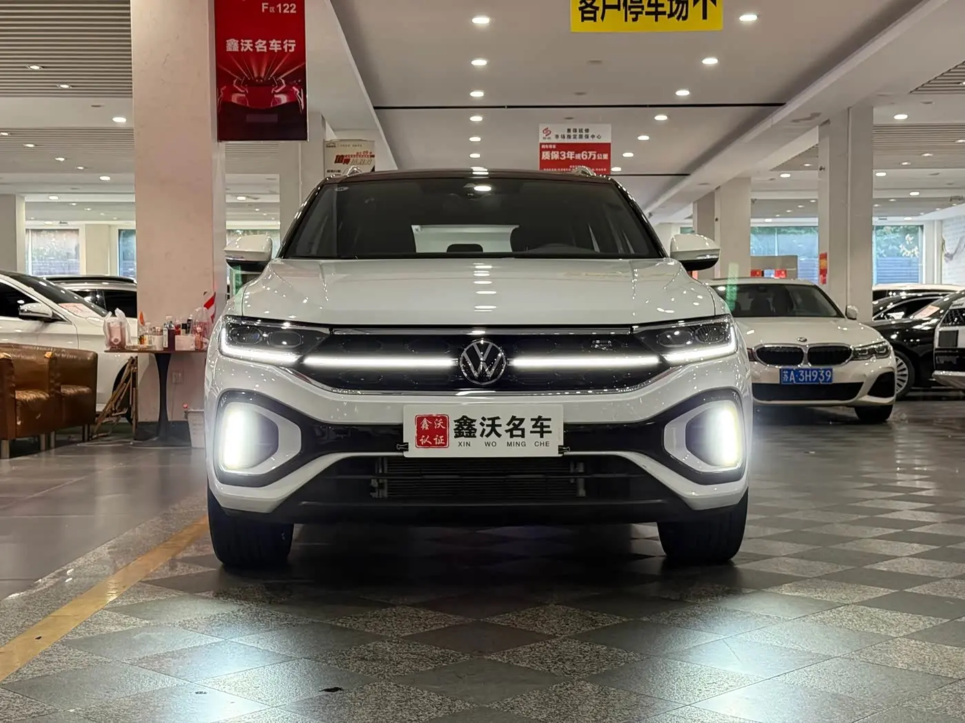 Volkswagen T-ROC 2023 — Фото 2/15
