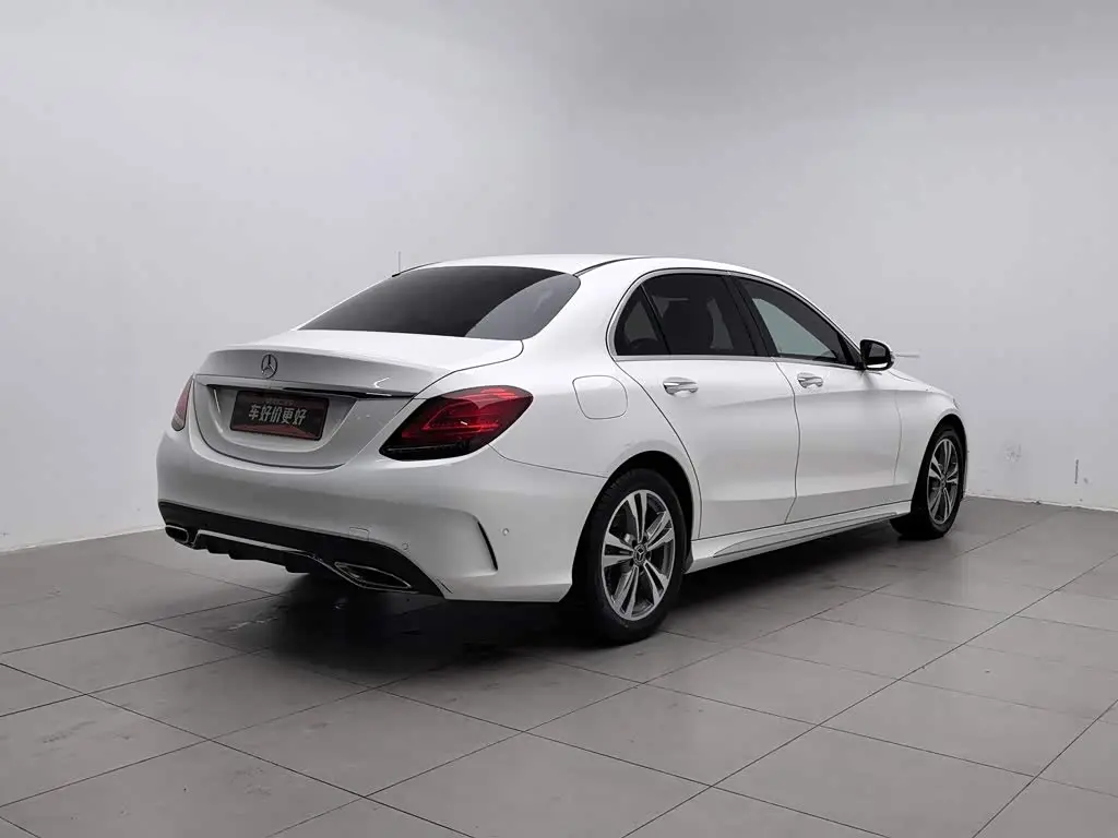 Mercedes-Benz C-Class 2019 — Photo 2/20