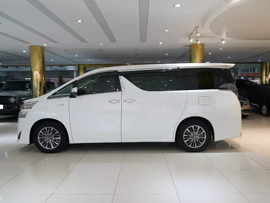 Toyota Vellfire 2023 — Photo 18/20