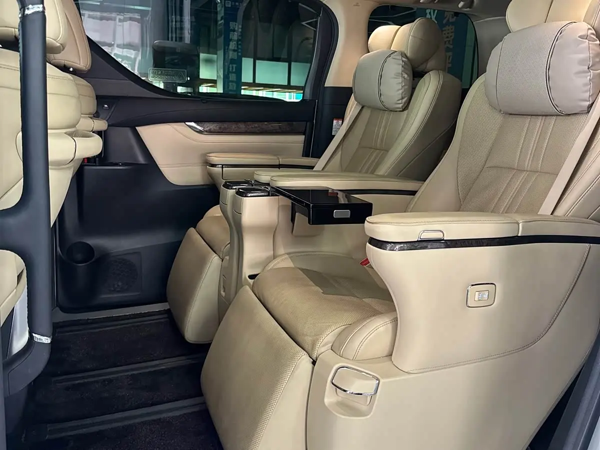 Toyota Alphard 2021 — Photo 10/16