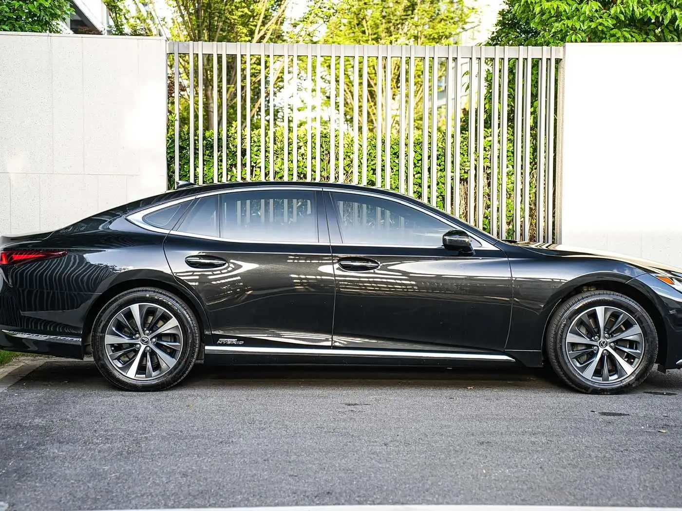 Lexus LS 2023 — Photo 7/20