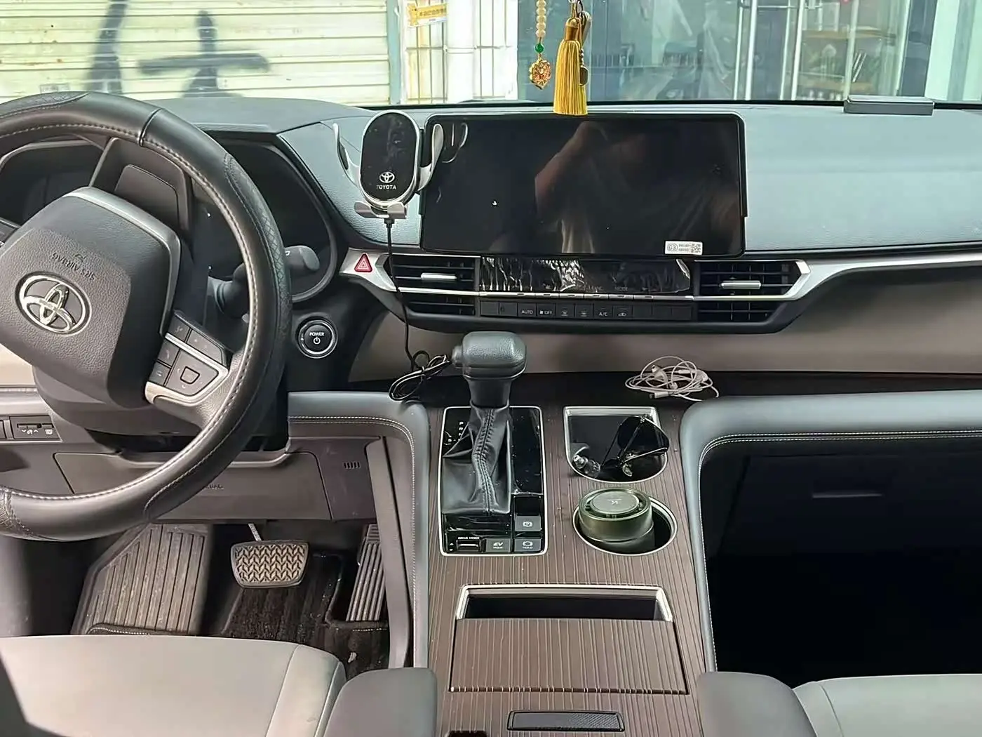 Toyota Granvia 2024 — Photo 6/7