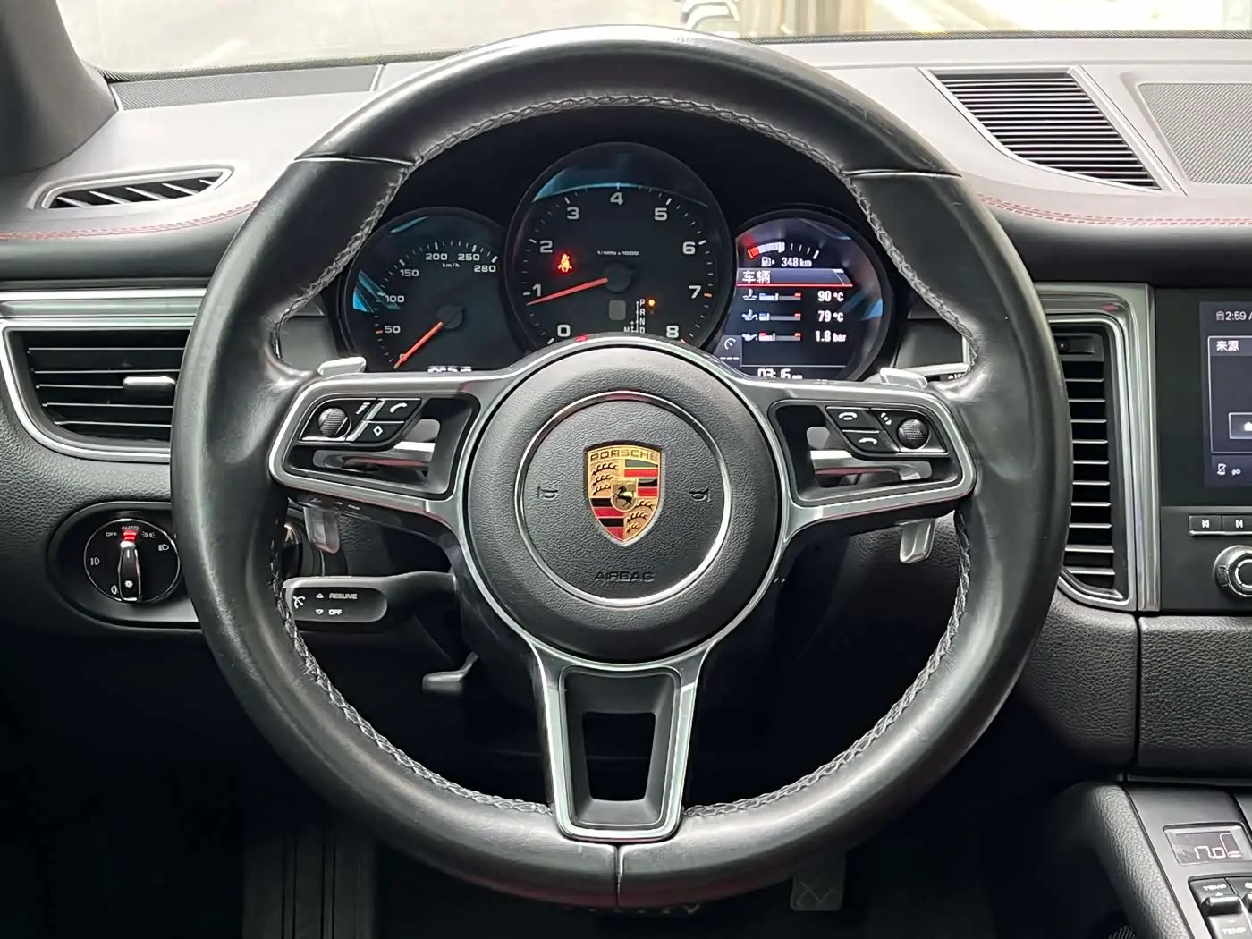 Porsche Macan 2018 — Photo 14/19