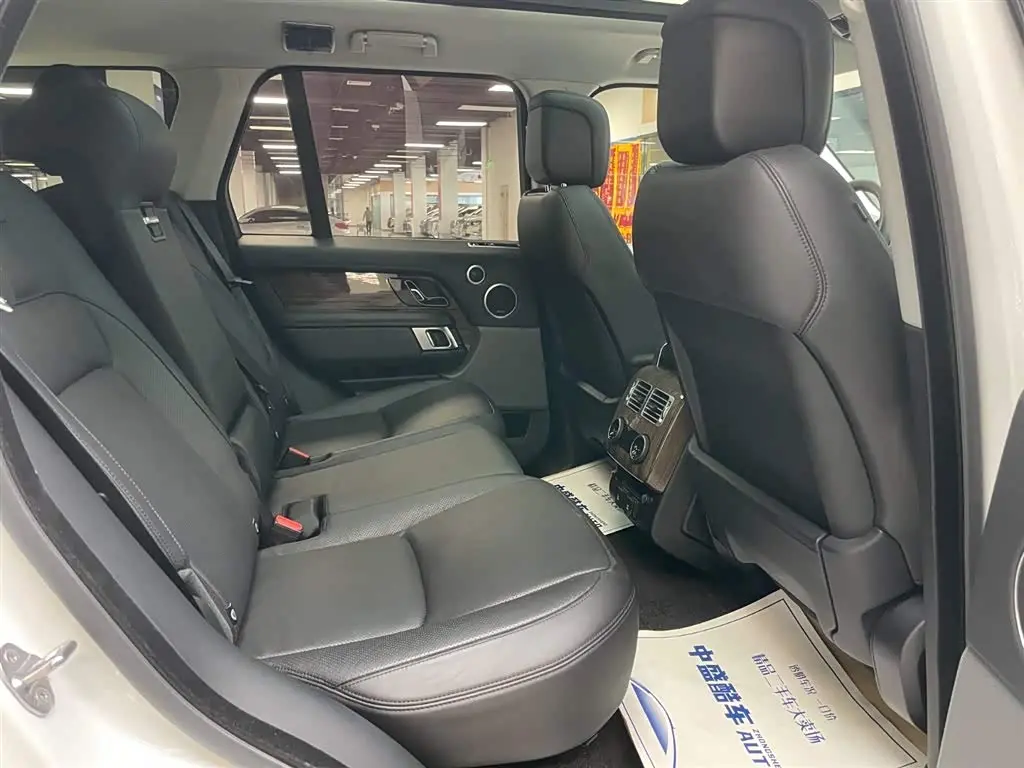 Land Rover Range Rover 2018 — Photo 19/20