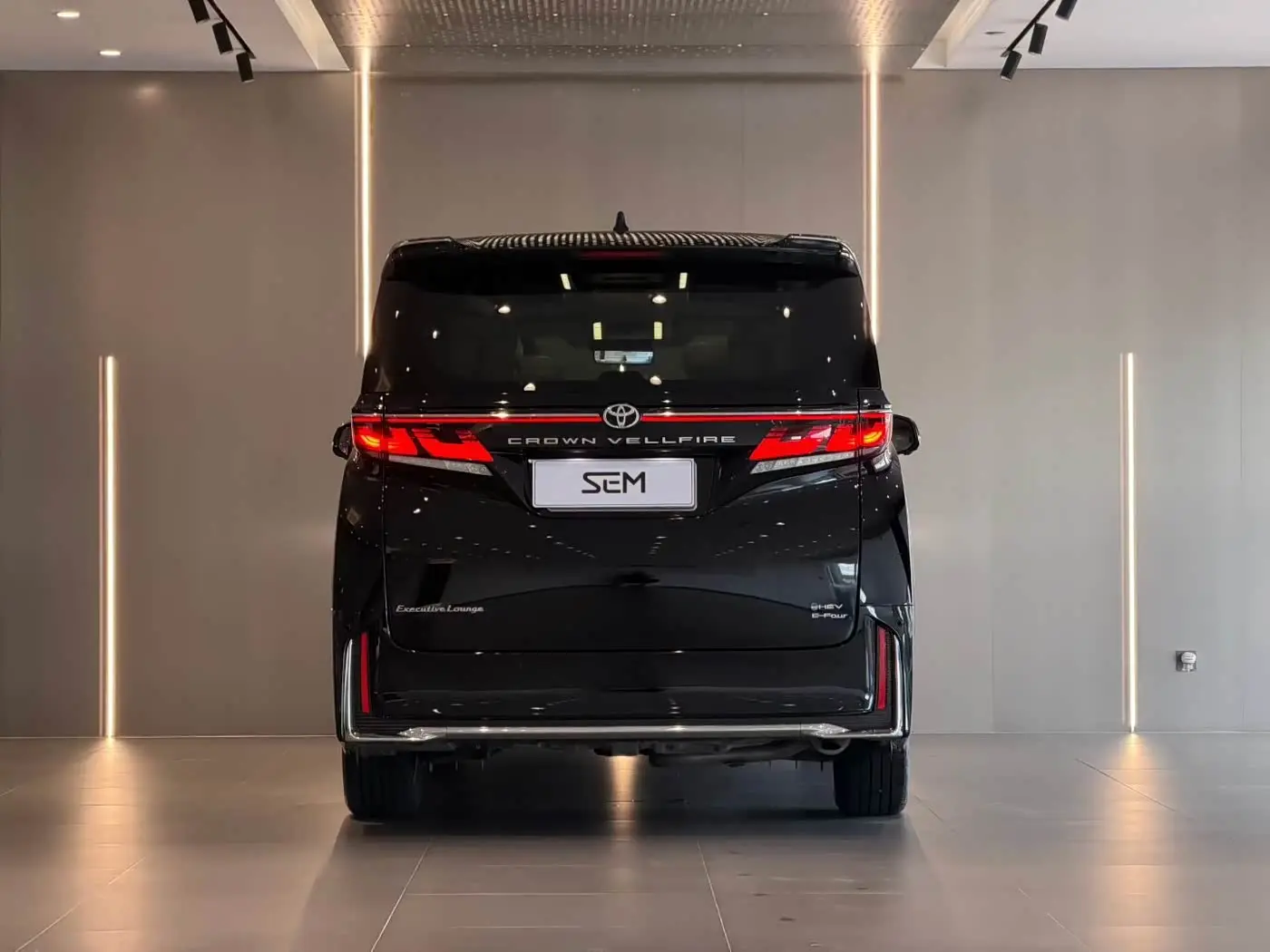 Toyota Vellfire 2023 — Фото 8/9