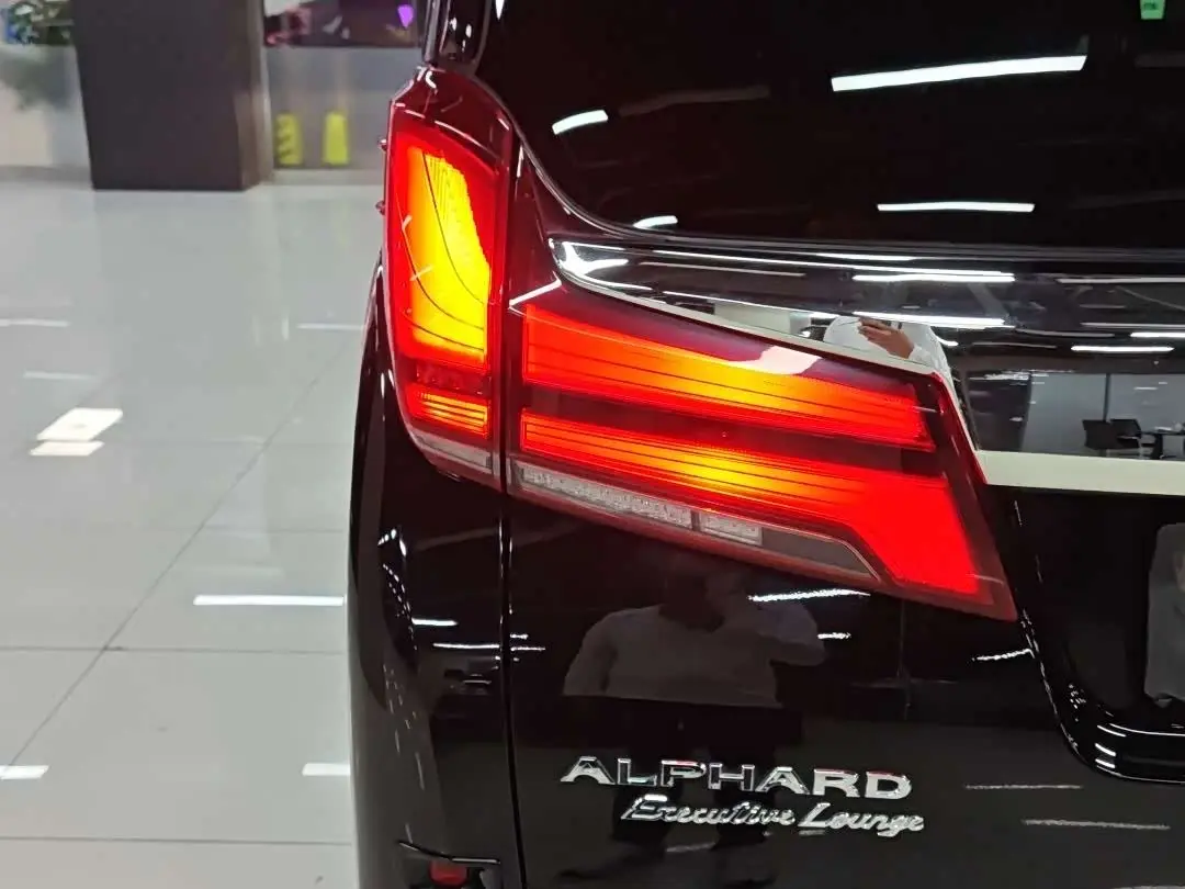 Toyota Alphard 2020 — Photo 6/17
