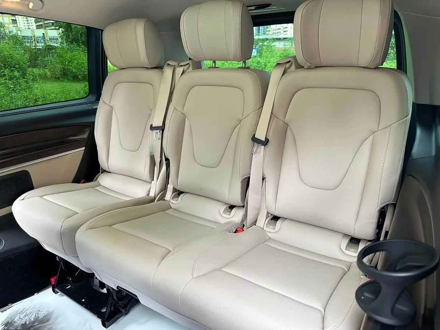 Mercedes-Benz V-Class 2020 — Photo 11/15