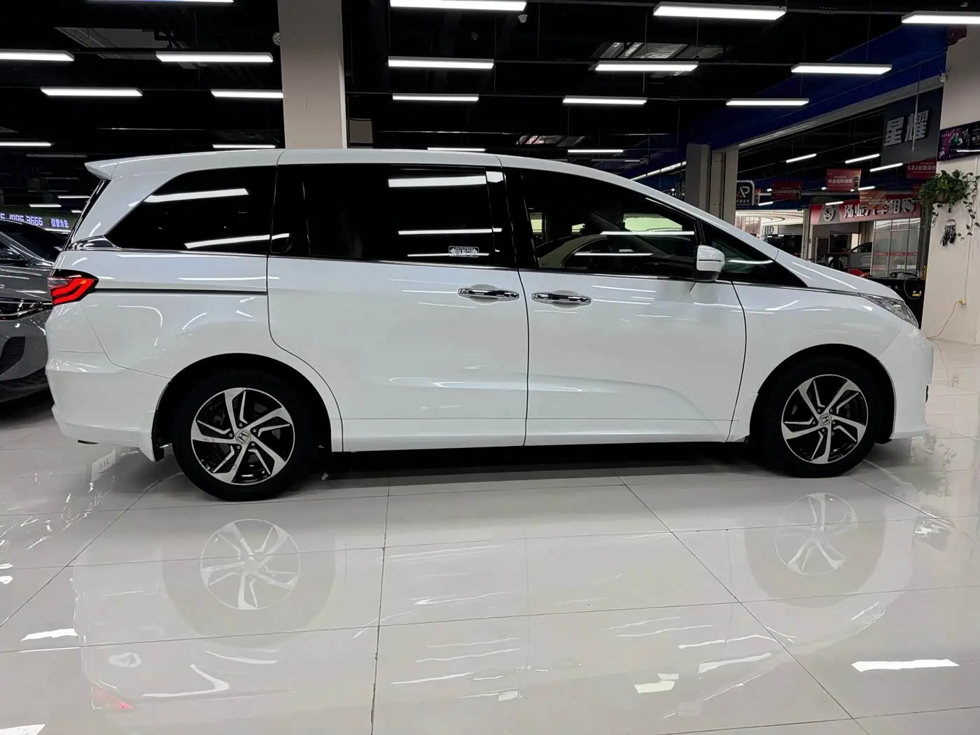 Honda Odyssey 2018 — Şəkil 8/20