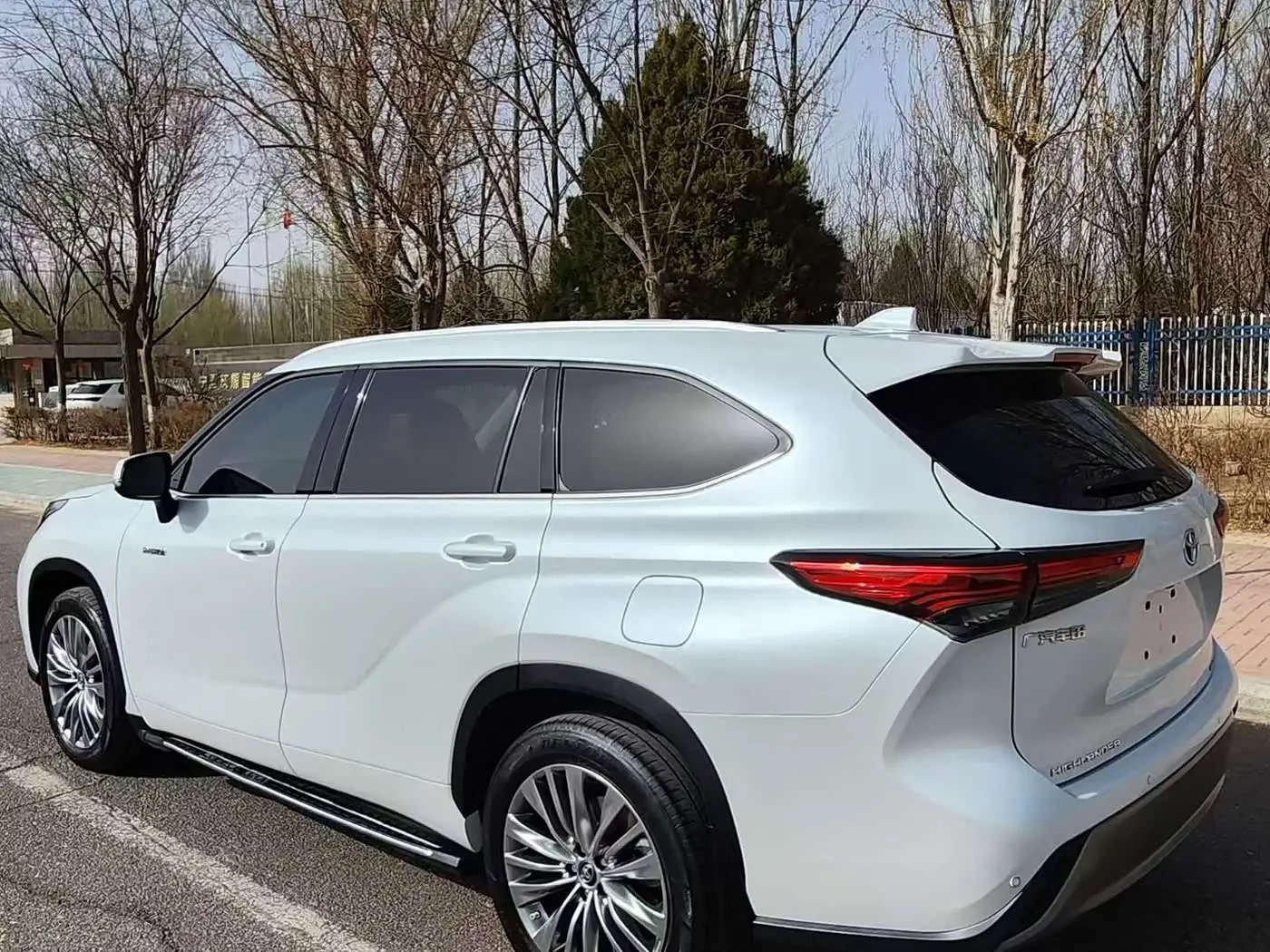 Toyota Highlander 2022 — Photo 6/9