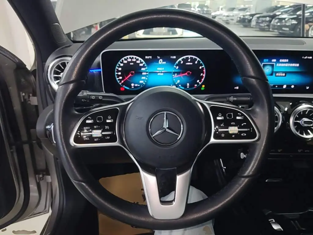 Mercedes-Benz A-Class 2020 — Фото 11/20