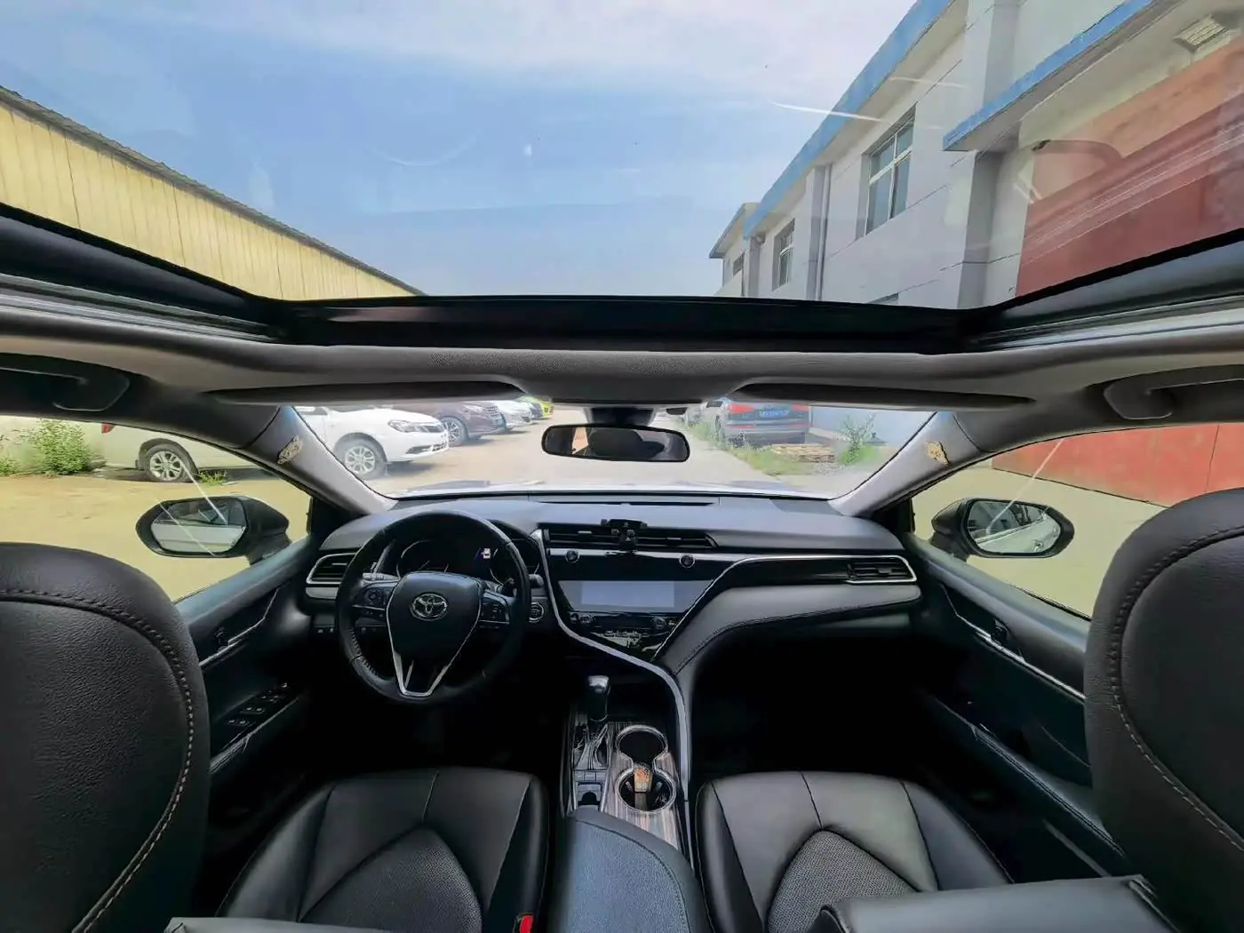 Toyota Camry 2019 — Photo 2/5