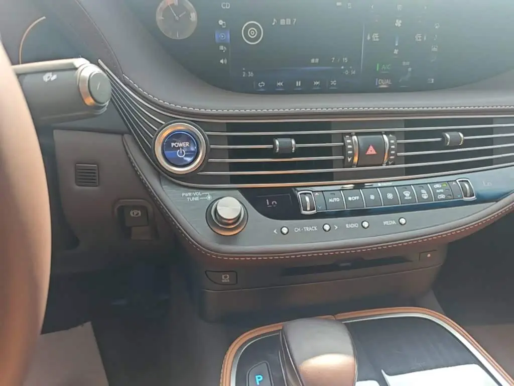 Lexus LS 2020 — Photo 12/19