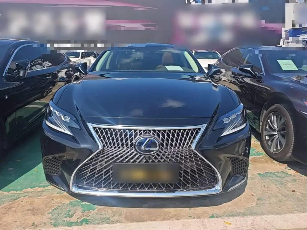 Lexus LS 2020 — Photo 2/19