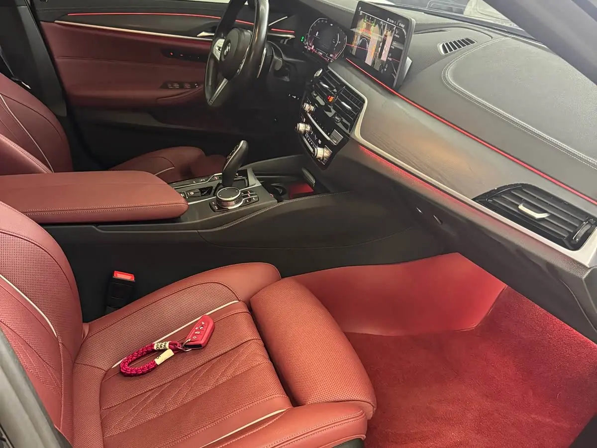 BMW 5 Series 2023 — Photo 7/12