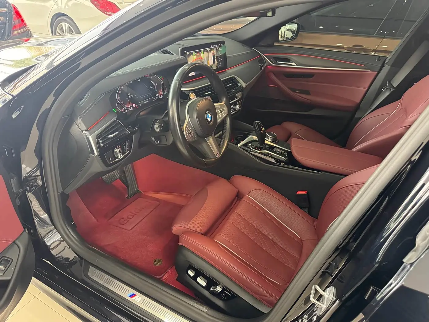 BMW 5 Series 2023 — Photo 11/12