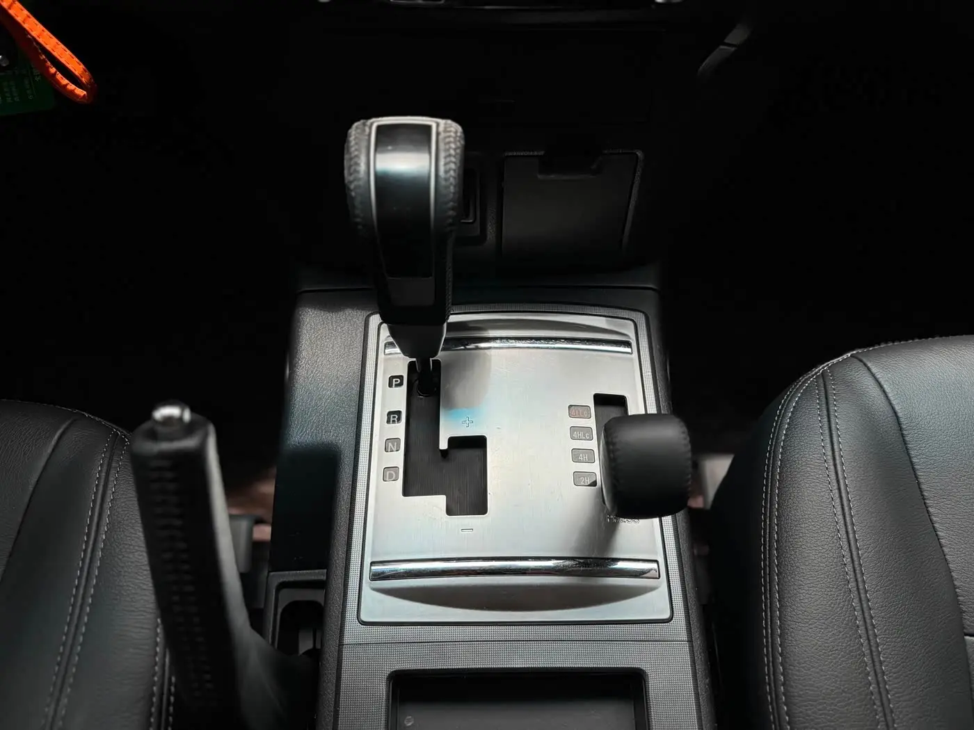 Mitsubishi Pajero 2015 — Photo 18/20