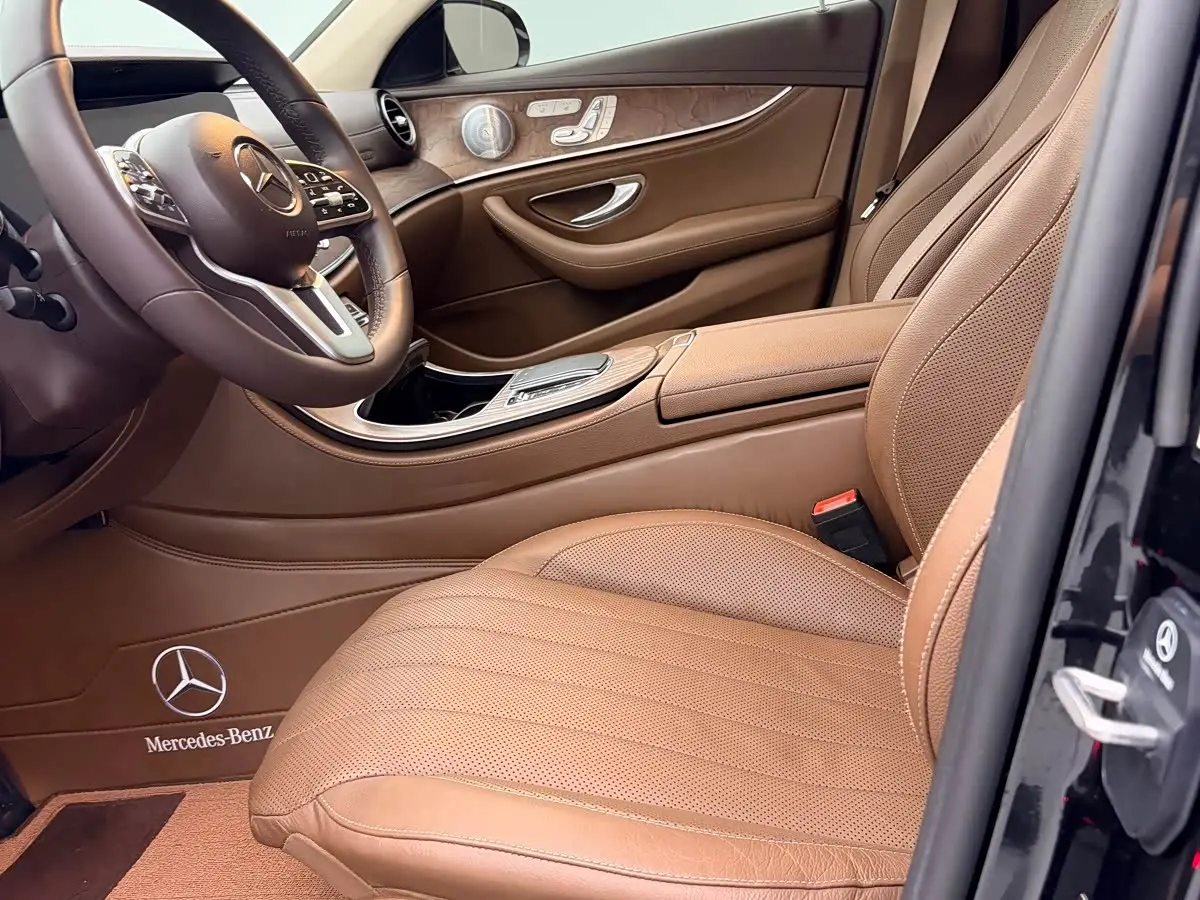 Mercedes-Benz E-Class 2020 — Photo 4/20