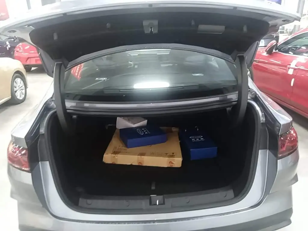 BYD Qin L 2025 — Photo 19/20